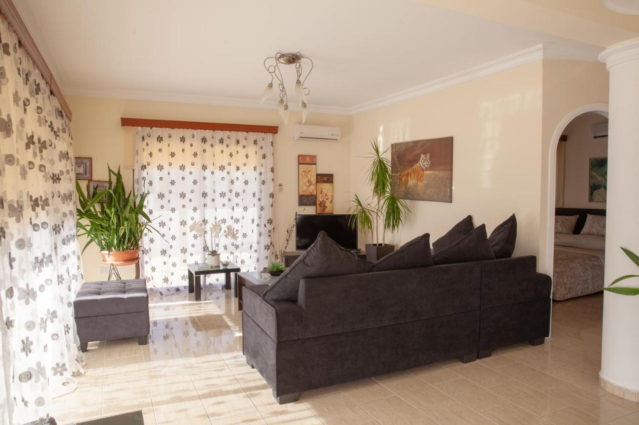 Villa Paradise Paphos Eksteriør bilde